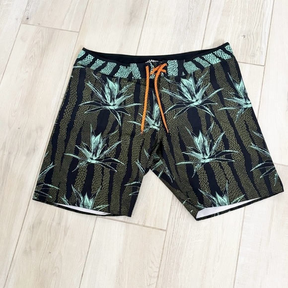 BILLABONG Men’s Black Snake Palm Print Recycler Sundays AirLite Board Shorts 36 - Picture 1 of 10